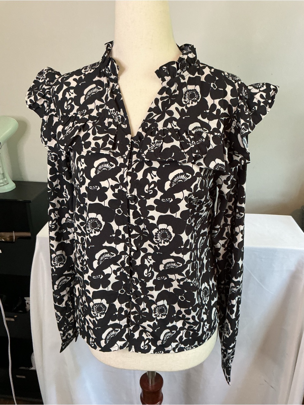 CELINA MOON Black & White Floral Ruffle Shoulder Button-Front Blouse